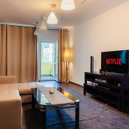 Comfy Apartment With Private Parking And Netflix 布加勒斯特 外观 照片