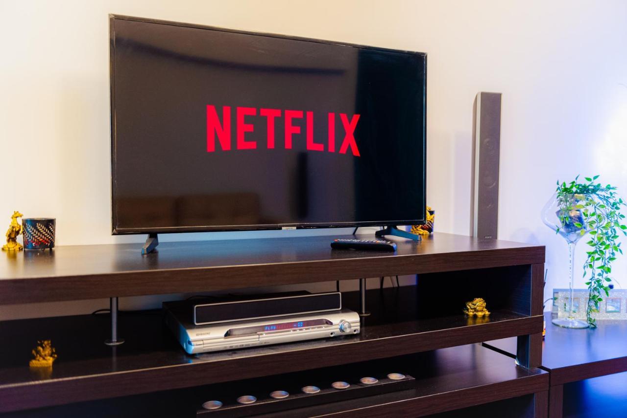 Comfy Apartment With Private Parking And Netflix 布加勒斯特 外观 照片