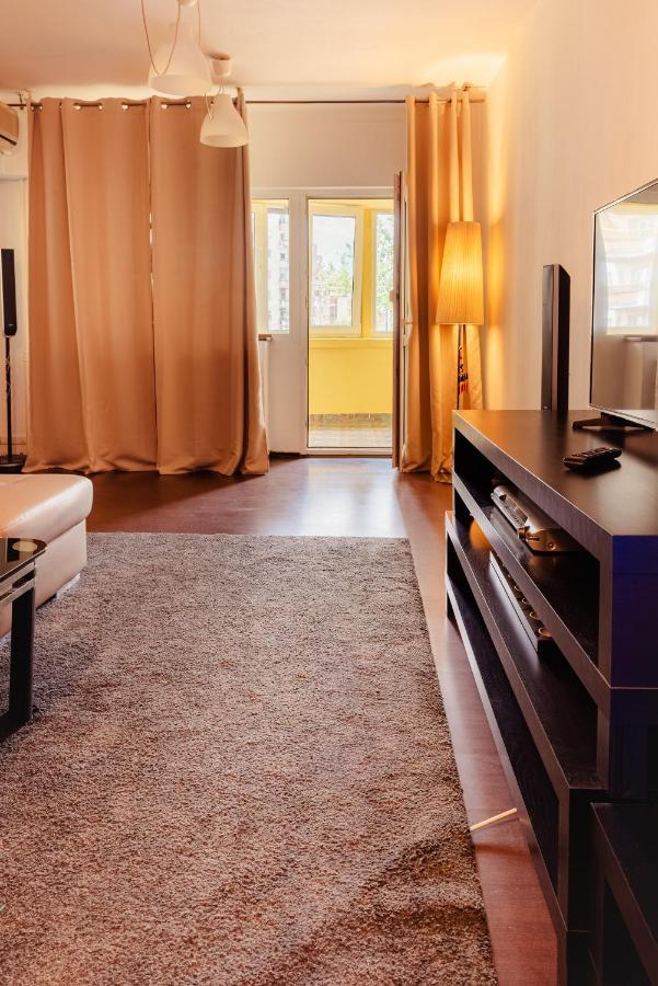 Comfy Apartment With Private Parking And Netflix 布加勒斯特 外观 照片