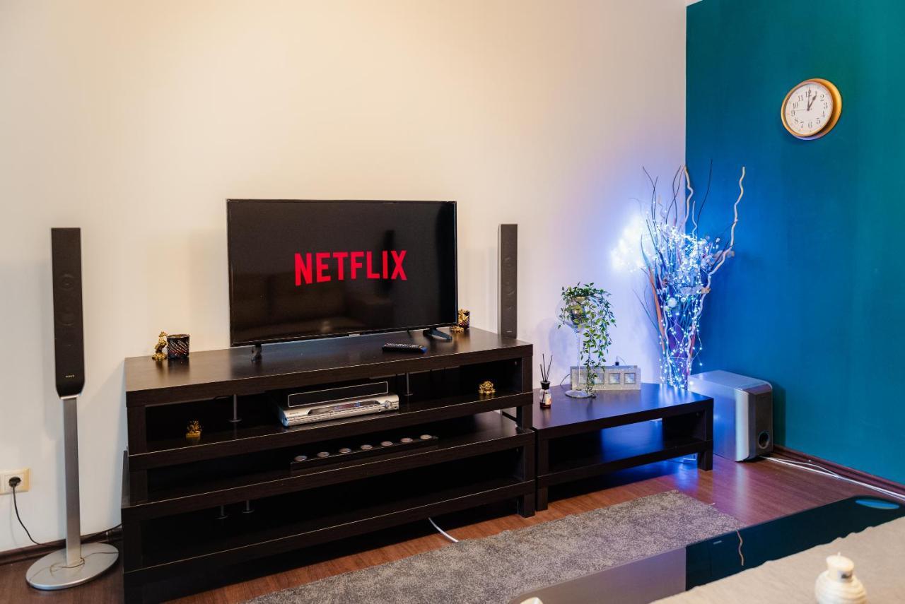 Comfy Apartment With Private Parking And Netflix 布加勒斯特 外观 照片