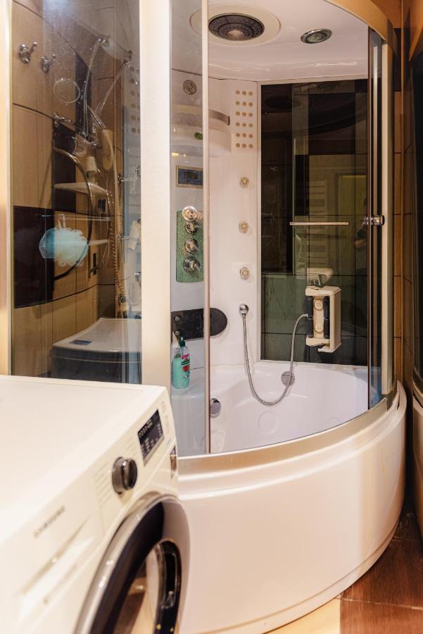 Comfy Apartment With Private Parking And Netflix 布加勒斯特 外观 照片