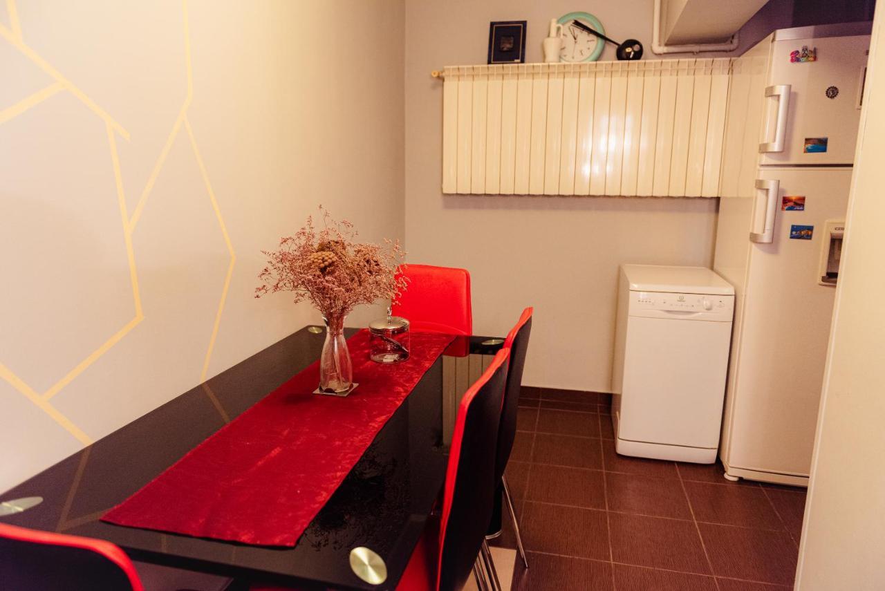 Comfy Apartment With Private Parking And Netflix 布加勒斯特 外观 照片